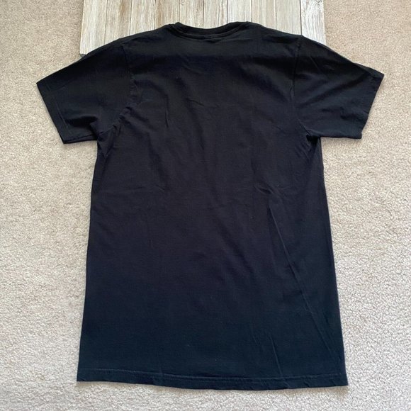 Of Mice & Men M Black Gray Logo Band Graphic Band Tee T-Shirt Metalcore Music - Picture 6 of 12